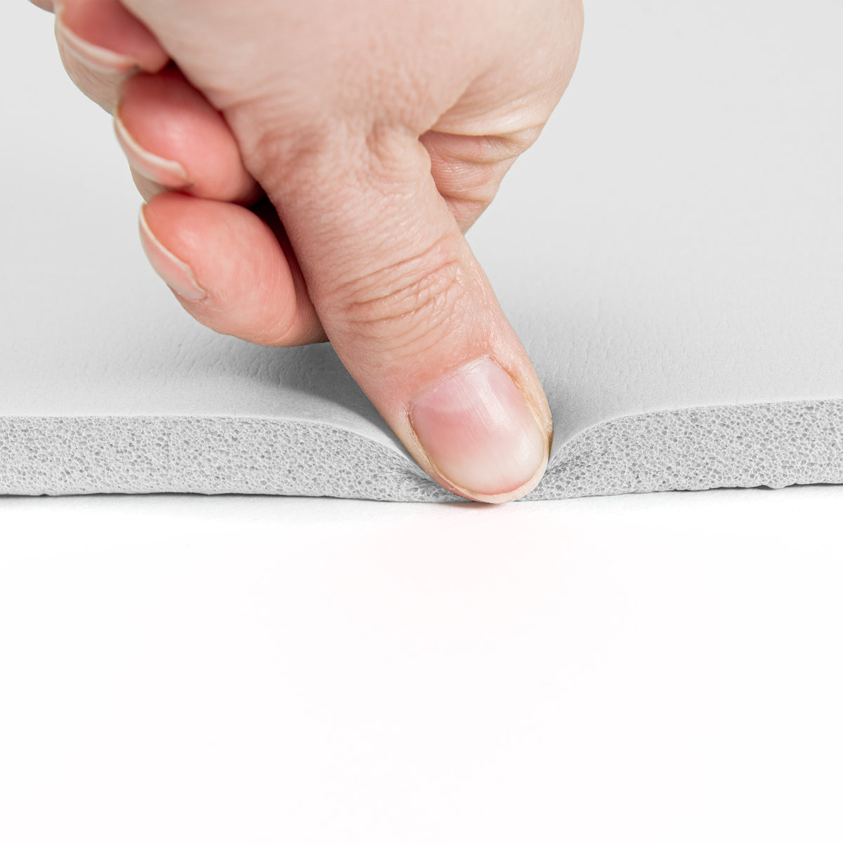 Fitness- & Gymnastikmatte - 183 x 61 x 1,2 cm - Weiß zeigt weiches, robustes Material für Yoga und Gymnastik mit idealer Stärke.