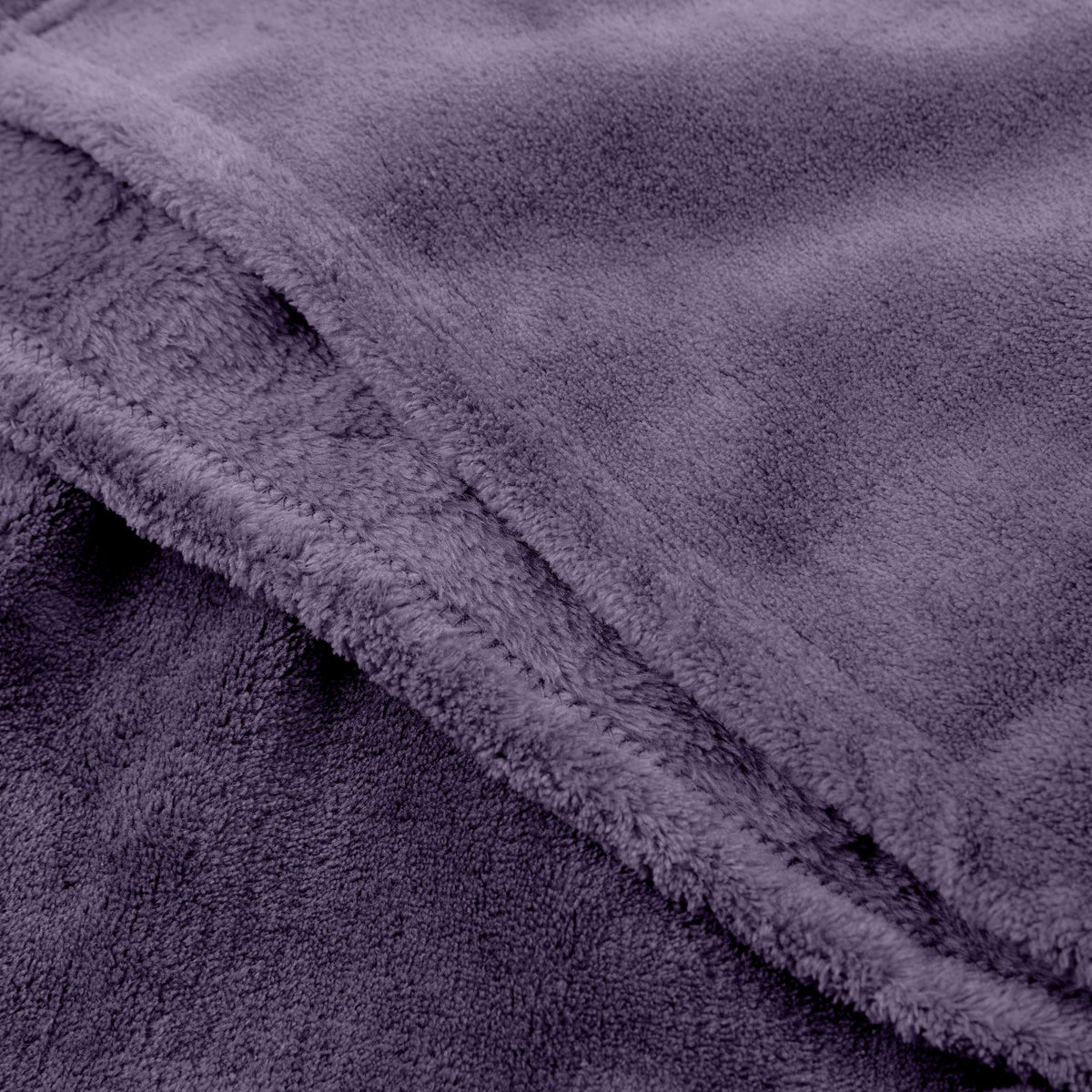 Kuscheldecke - 220x240 cm - Sofadecke & Tagesdecke - Lila aus weichem Coral-Fleece, pflegeleicht und kuschelig weich.