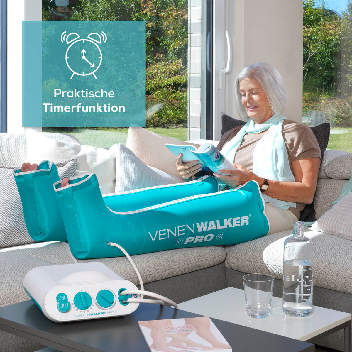 Frau nutzt Therapiegerät VenenWalker Pro2 mit Wechseldruckfunktion für bessere Venenzirkulation bei Venenbeschwerden.