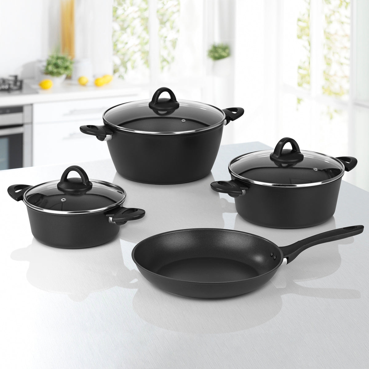 Aluminium-Pfanne geschmiedet - 28 cm - schwarz mit Antihaftbeschichtung, Cool-Touch-Griff, kratzfest und für alle Herdarten geeignet.
