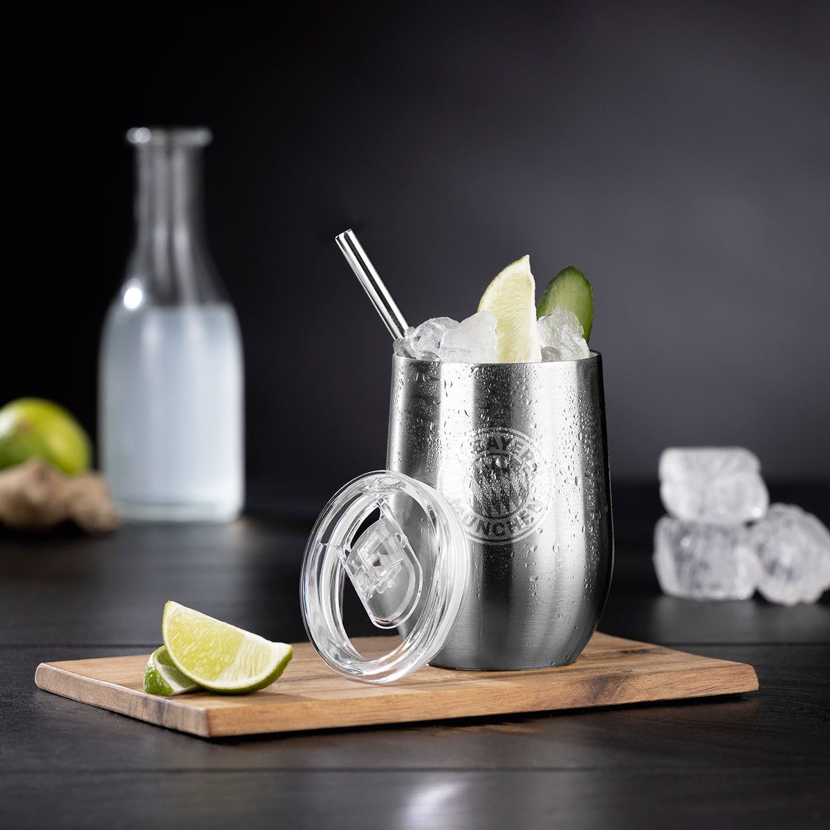 Edelstahl-Getränkebecher inkl. Trinkhalm - 350 ml - 2er-Set, dreifach isoliert, mit Eis und Zitronenscheiben, spülmaschinengeeignet.