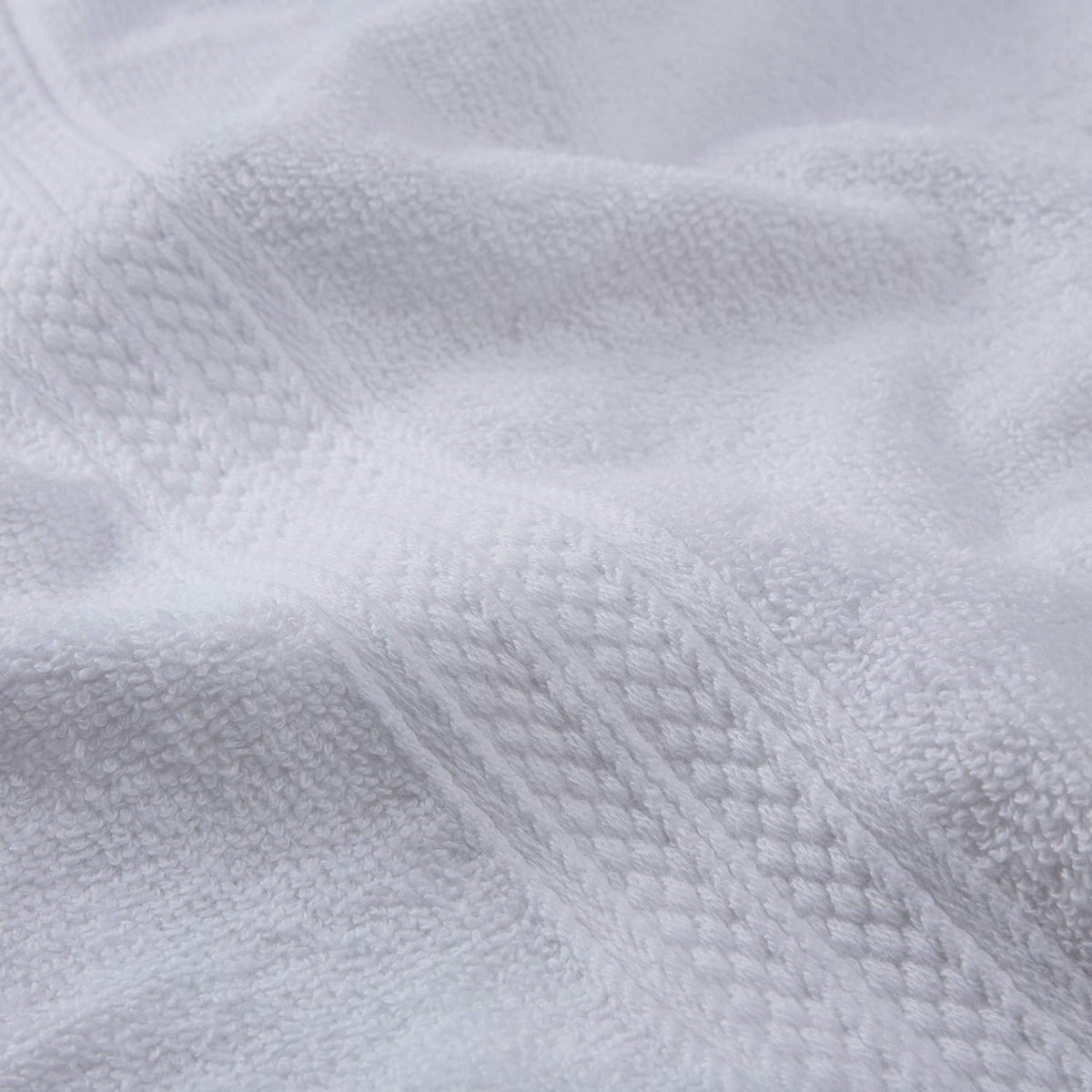 Premium Badetücher 100 x 150 cm - 2er-Set - Weiß in Baumwolle, saugfähig, weich und mit dekorativem Webmuster für besten Komfort.