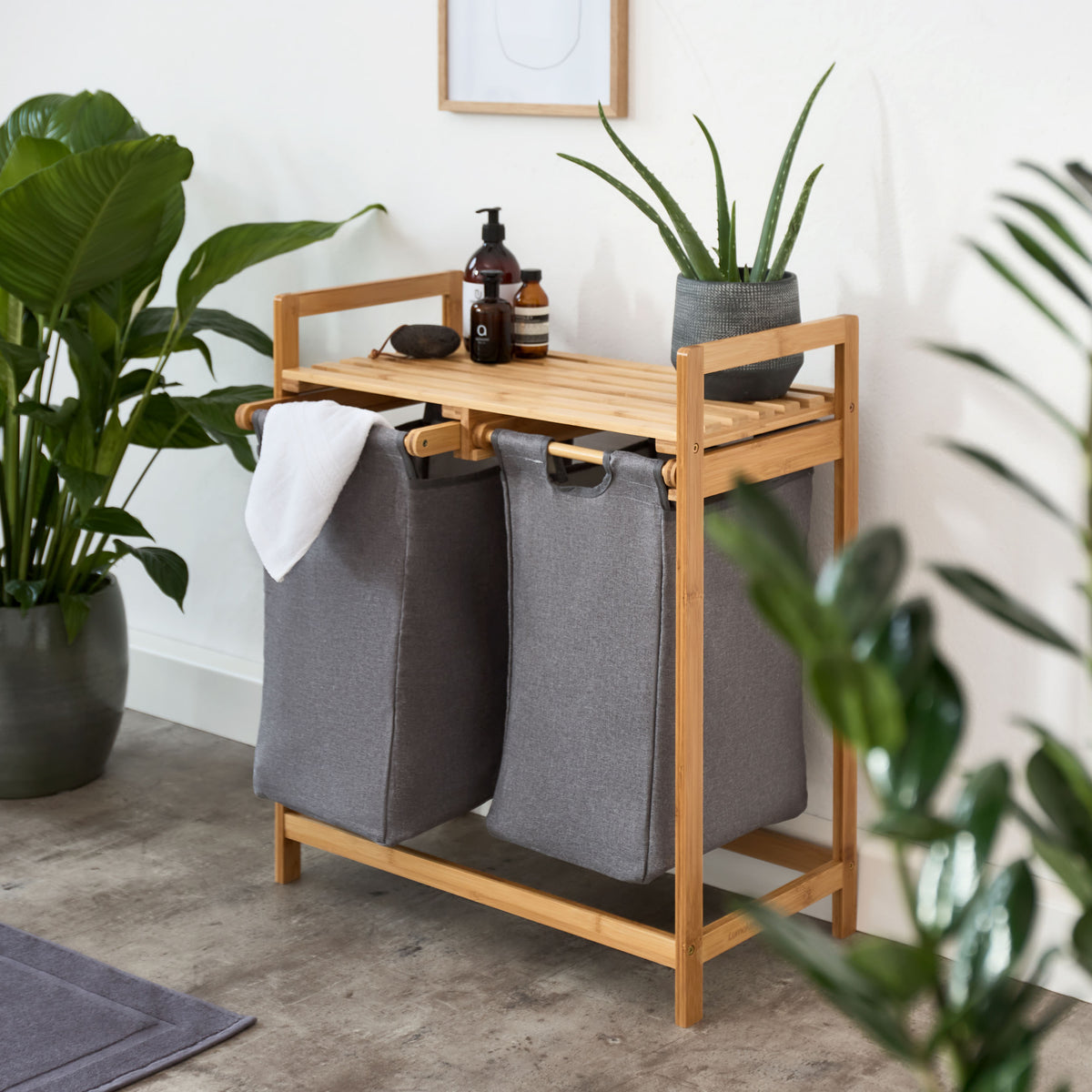 Bambus Wäschekorb mit 2 ausziehbaren Wäschesäcken - 73 x 64 x 33 cm - Grün, leicht, stilvoll und platzsparend.