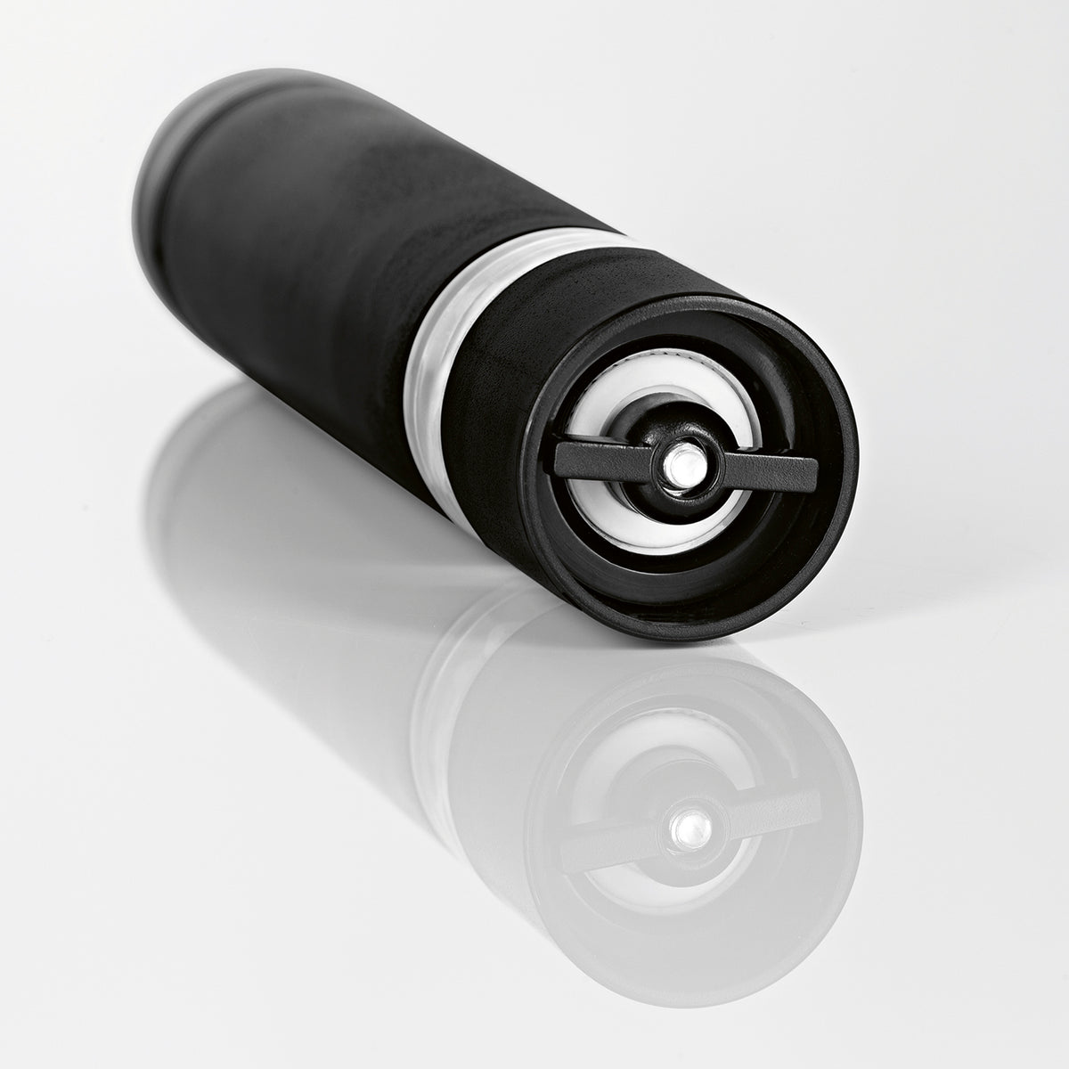 Salz- & Pfeffermühle 2-tlg. mit elektrischem Keramikmahlwerk, schlichtes Design in Schwarz, einfach zu bedienen und zu reinigen.