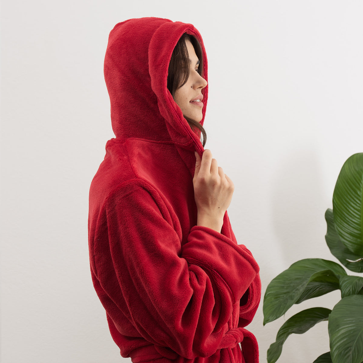 Luxury Mikrofaser Bademantel mit Kapuze für Damen und Herren in Rot, Größe XXL, flauschig, wärmend und schnelltrocknend.