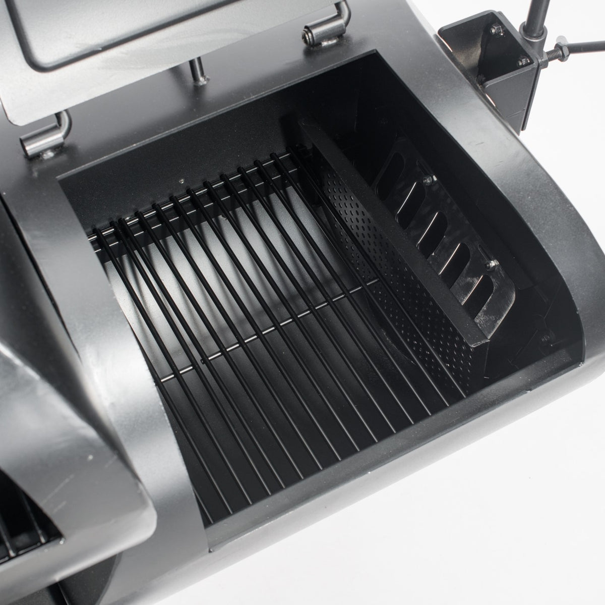 Smoker Vinson 500 mit offener Feuerbox, 20 Zoll, robustem Design und optimierter Luftzirkulation für direktes und indirektes Grillen.