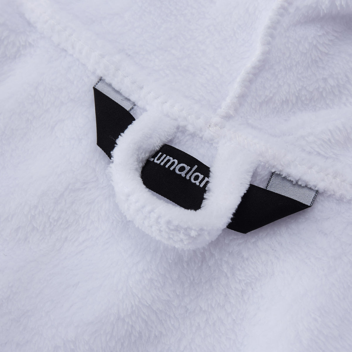 Luxury Mikrofaser Bademantel mit Kapuze für Damen und Herren in Weiß, Größe S, mit flauschigem Coralfleece-Material.