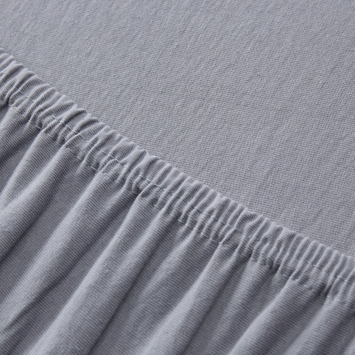 Comfort Jersey Spannbettlaken - 160 g/m² 100% Baumwolle, Frostgrau mit elastischem Rundum-Gummizug und optimaler Passform.